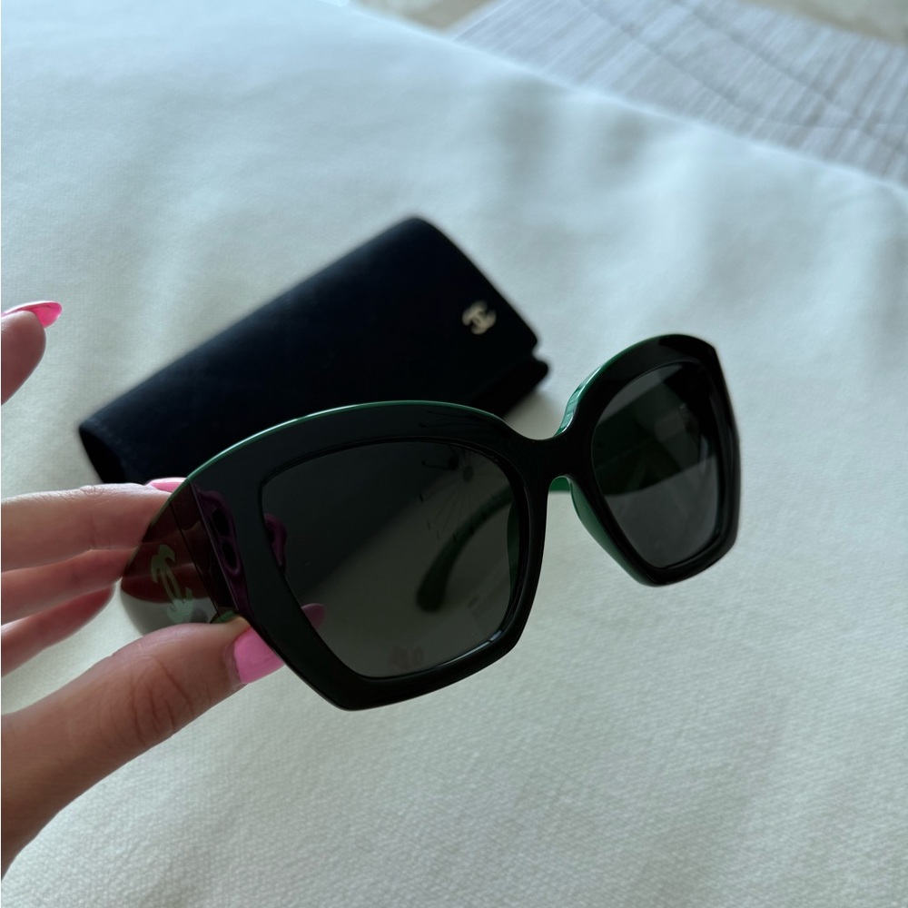 NIB CHANEL SUNGLASSES SQUARE BLACK AND GREEN - Picture 3 of 12